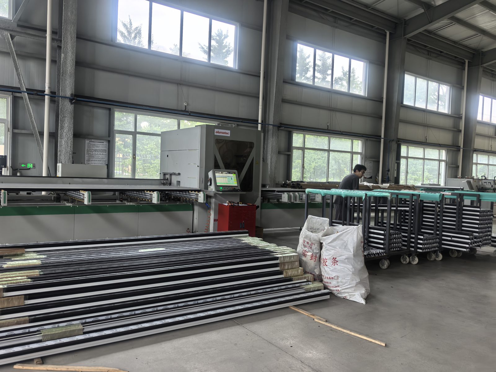 丰金门窗铝合金型材加工生产线